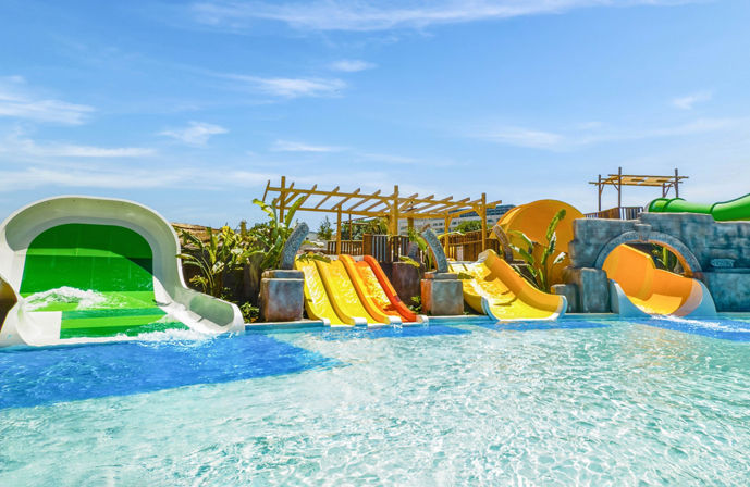 //www.jet2holidays.com/-/media/custom overview images/ayt/regnum carya jlo/waterpark/ayt_81482_regnum-carya_290126_07_custom-overview--689-x-448.jpeg